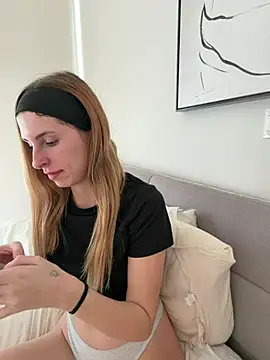 Snapshot of emma05 chatting on 22, 3, 2026 emma05 online show from 22, 3, 2026