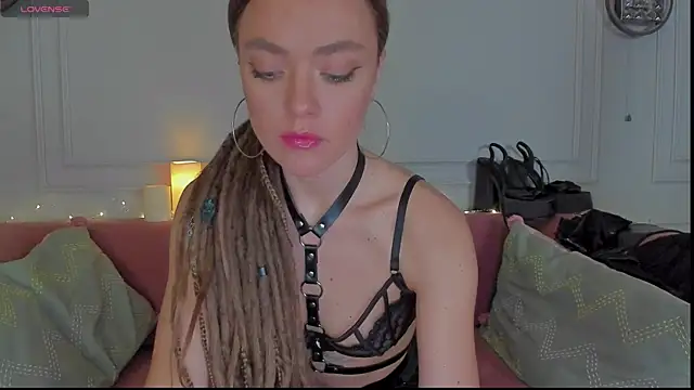 Snapshot of KellyFouler chatting on 10, 2, 2025 KellyFouler online show from 10, 2, 2025