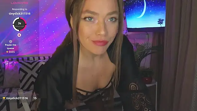 Snapshot of KellyFouler chatting on 17, 12, 2025 KellyFouler online show from 17, 12, 2025