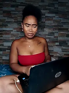 Abril Storm online show from 2, 11, 2025