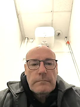 Snapshot of bogland33 chatting on 9, 10, 2025 bogland33 online show from 9, 10, 2025