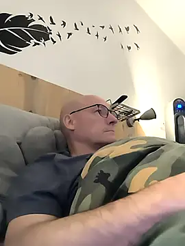 Snapshot of bogland33 chatting on 11, 10, 2025 bogland33 online show from 11, 10, 2025