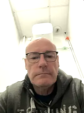 Snapshot of bogland33 chatting on 14, 10, 2025 bogland33 online show from 14, 10, 2025