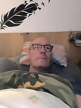 Snapshot of bogland33 chatting on 18, 10, 2025 bogland33 online show from 18, 10, 2025