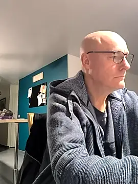 Snapshot of bogland33 chatting on 3, 11, 2025 bogland33 online show from 3, 11, 2025