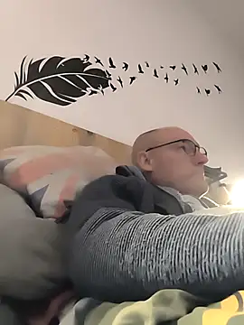 Snapshot of bogland33 chatting on 7, 11, 2025 bogland33 online show from 7, 11, 2025