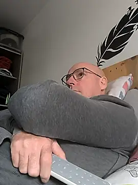 Snapshot of bogland33 chatting on 10, 11, 2025 bogland33 online show from 10, 11, 2025