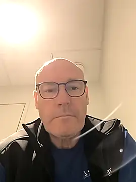 Snapshot of bogland33 chatting on 13, 11, 2025 bogland33 online show from 13, 11, 2025