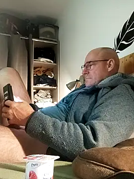 Snapshot of bogland33 chatting on 5, 2, 2026 bogland33 online show from 5, 2, 2026