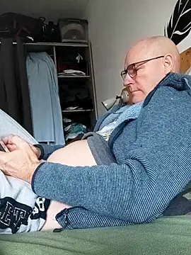 Snapshot of bogland33 chatting on 8, 3, 2026 bogland33 online show from 8, 3, 2026