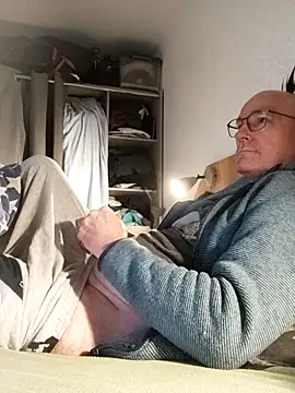 Snapshot of bogland33 chatting on 8, 3, 2026 bogland33 online show from 8, 3, 2026