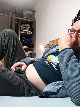 Snapshot of bogland33 chatting on 16, 3, 2026 bogland33 online show from 16, 3, 2026