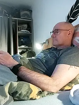 Snapshot of bogland33 chatting on 18, 3, 2026 bogland33 online show from 18, 3, 2026