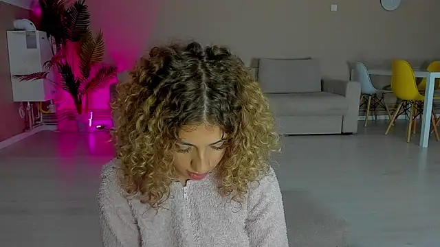 Snapshot of CurlyAnt0 chatting on 12, 11, 2025 CurlyAnt0 online show from 12, 11, 2025