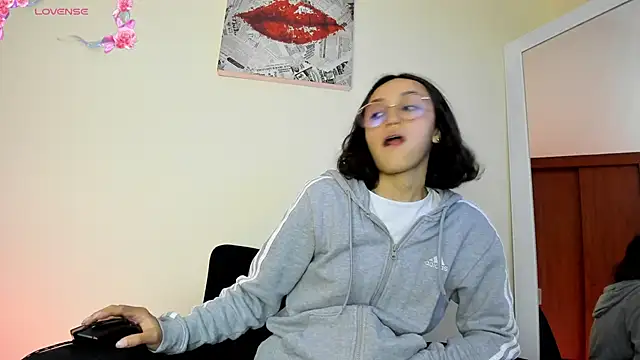 its  angelica  online show from 11, 12, 2024