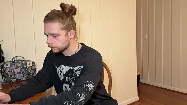 Snapshot of DaddydayDrinkzz chatting on 5, 12, 2025 DaddydayDrinkzz online show from 5, 12, 2025