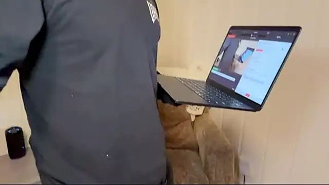 Snapshot of DaddydayDrinkzz chatting on 21, 12, 2025 DaddydayDrinkzz online show from 21, 12, 2025