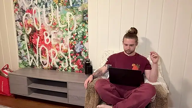 Snapshot of DaddydayDrinkzz chatting on 23, 12, 2025 DaddydayDrinkzz online show from 23, 12, 2025