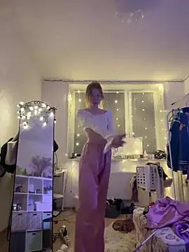 Esme Runn online show from 26, 2, 2025