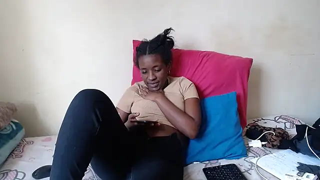 Snapshot of SexyRed18 chatting on 29, 9, 2025 SexyRed18 online show from 29, 9, 2025