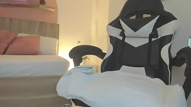 evelin leroy online show from 13, 3, 2026