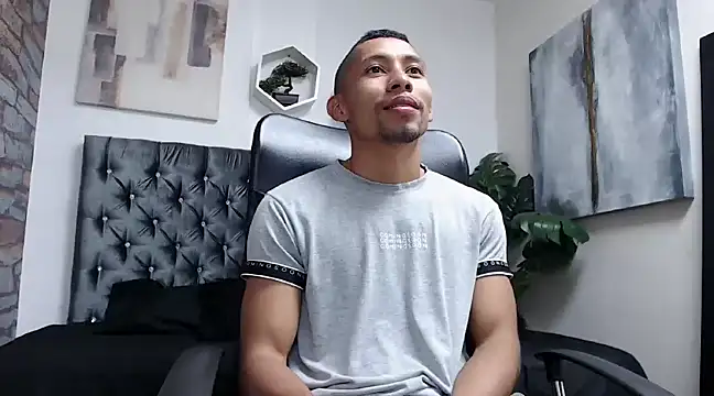 Snapshot of richar_voller chatting on 6, 12, 2024 richar voller online show from 6, 12, 2024