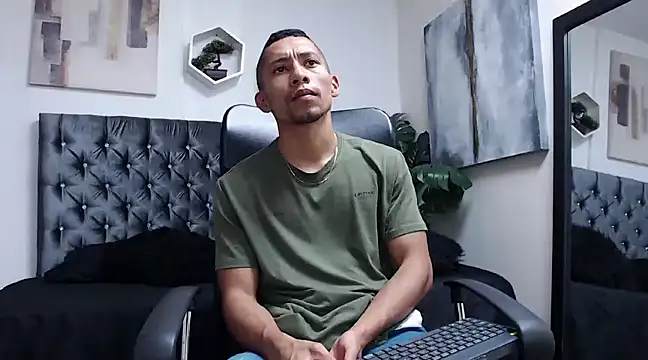 Snapshot of richar_voller chatting on 7, 12, 2024 richar voller online show from 7, 12, 2024