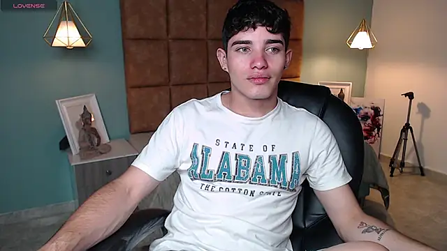 AlejooTwink online show from 12, 2, 2025