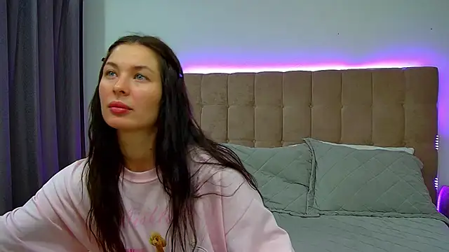 AlexandraBloom online show from 13, 11, 2025