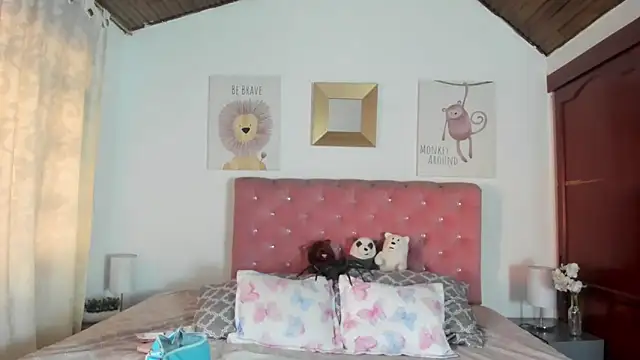 Snapshot of CelessteRedds chatting on 9, 10, 2025 CelessteRedds online show from 9, 10, 2025