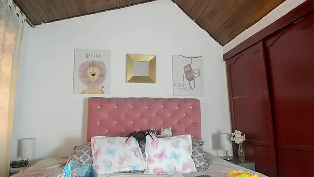 Snapshot of CelessteRedds chatting on 14, 10, 2025 CelessteRedds online show from 14, 10, 2025