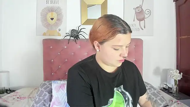 Snapshot of CelessteRedds chatting on 23, 10, 2025 CelessteRedds online show from 23, 10, 2025