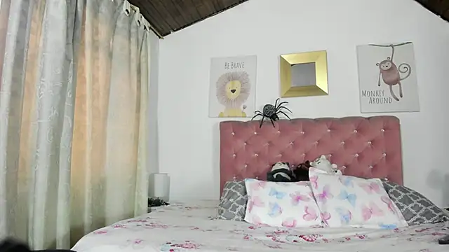 Snapshot of CelessteRedds chatting on 24, 10, 2025 CelessteRedds online show from 24, 10, 2025