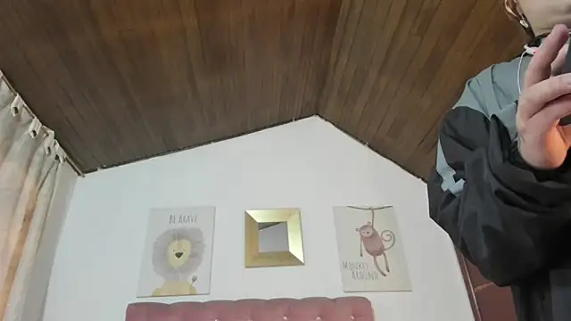 Snapshot of CelessteRedds chatting on 5, 11, 2025 CelessteRedds online show from 5, 11, 2025