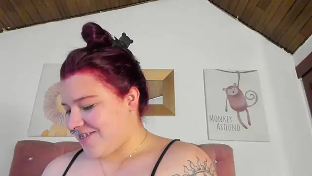 Snapshot of CelessteRedds chatting on 12, 11, 2025 CelessteRedds online show from 12, 11, 2025