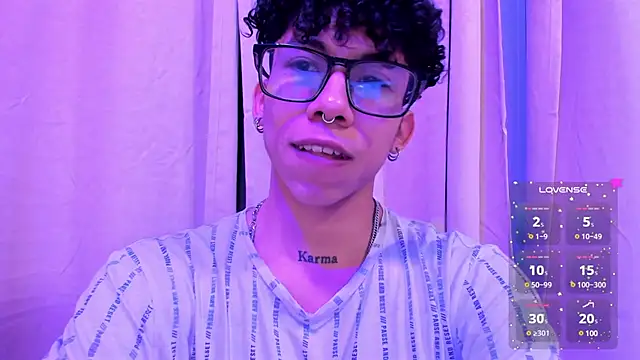 AkazaBoy  online show from 30, 1, 2025