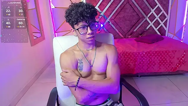 AkazaBoy  online show from 31, 1, 2025