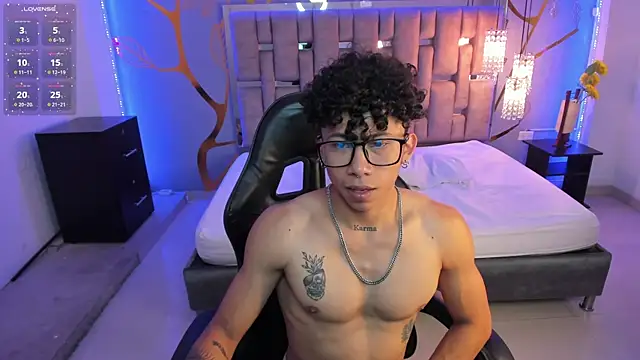 AkazaBoy  online show from 28, 2, 2025