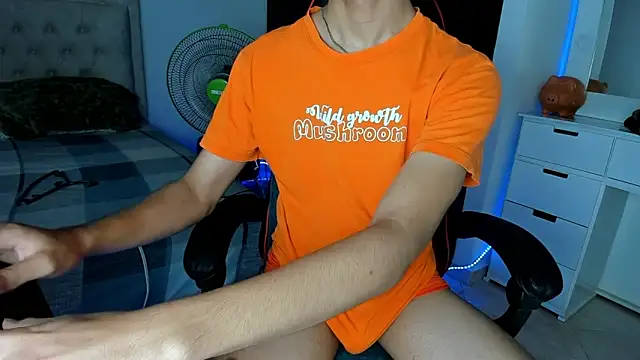 Snapshot of Mark_Lam05 chatting on 25, 12, 2024 Mark Lam05 online show from 25, 12, 2024