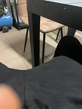 Snapshot of daubine46 chatting on 1, 4, 2026 daubine46 online show from 1, 4, 2026