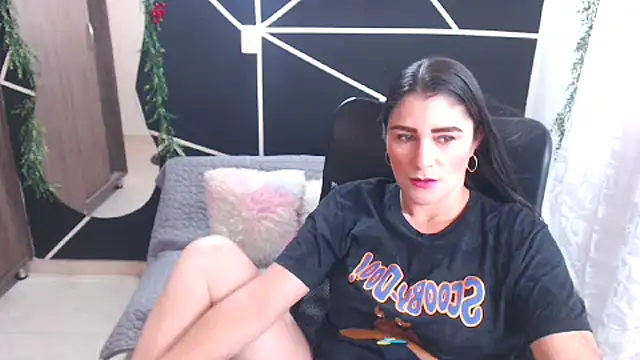 LUCY LI online show from 31, 1, 2025