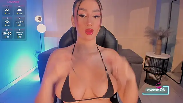 Snapshot of MaddisonLowe chatting on 24, 10, 2025 MaddisonLowe online show from 24, 10, 2025