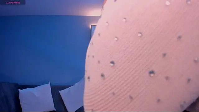 Snapshot of MaddisonLowe chatting on 6, 11, 2025 MaddisonLowe online show from 6, 11, 2025