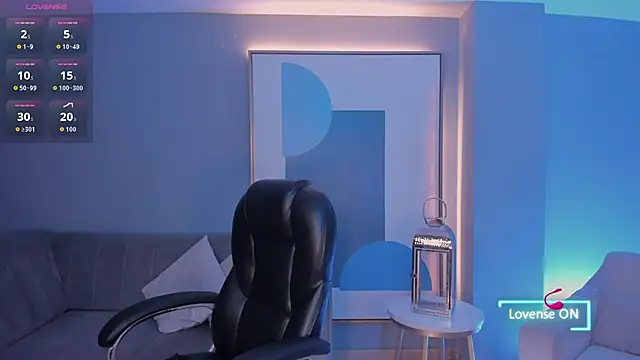 Snapshot of MaddisonLowe chatting on 8, 11, 2025 MaddisonLowe online show from 8, 11, 2025