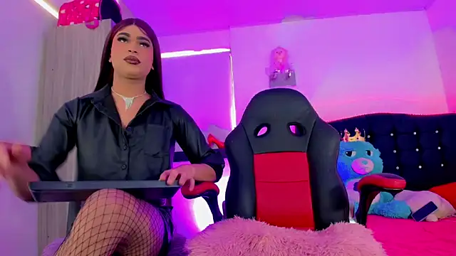 Hellen moons   online show from 5, 11, 2025