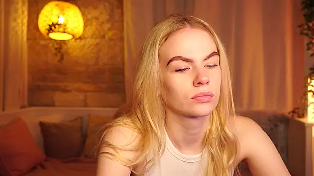 Snapshot of sn0w_barbie chatting on 3, 11, 2025 sn0w barbie online show from 3, 11, 2025