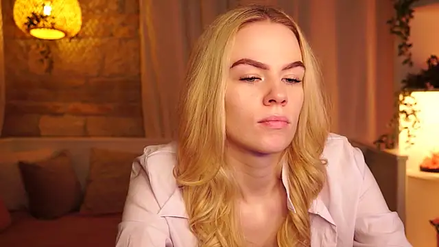 Snapshot of sn0w_barbie chatting on 4, 11, 2025 sn0w barbie online show from 4, 11, 2025