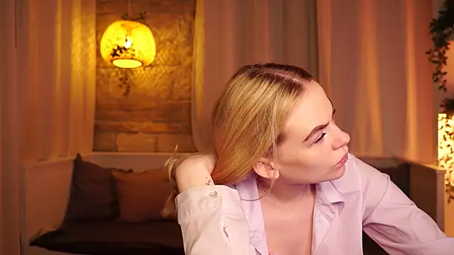 Snapshot of sn0w_barbie chatting on 10, 11, 2025 sn0w barbie online show from 10, 11, 2025