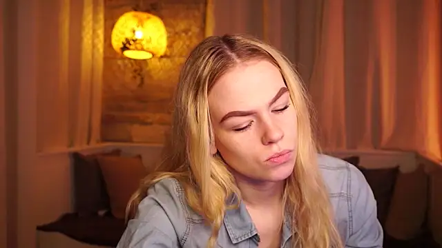 Snapshot of sn0w_barbie chatting on 19, 11, 2025 sn0w barbie online show from 19, 11, 2025