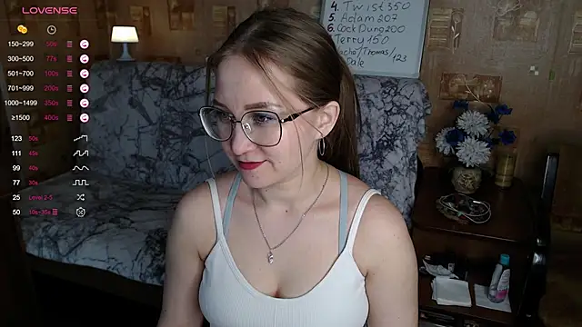 Snapshot of Miatiny chatting on 4, 12, 2024 Miatiny online show from 4, 12, 2024